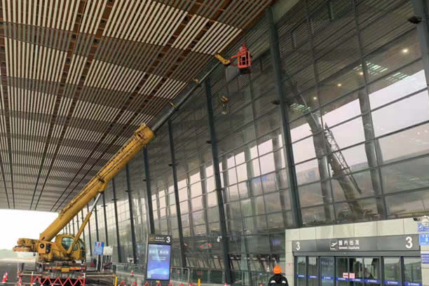 兴宁玻璃幕墙维护和保养